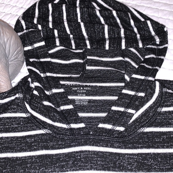 ✨SALE 2/$15✨ AMERICAN EAGLE | Soft & Sexy hoodie - Picture 2 of 7